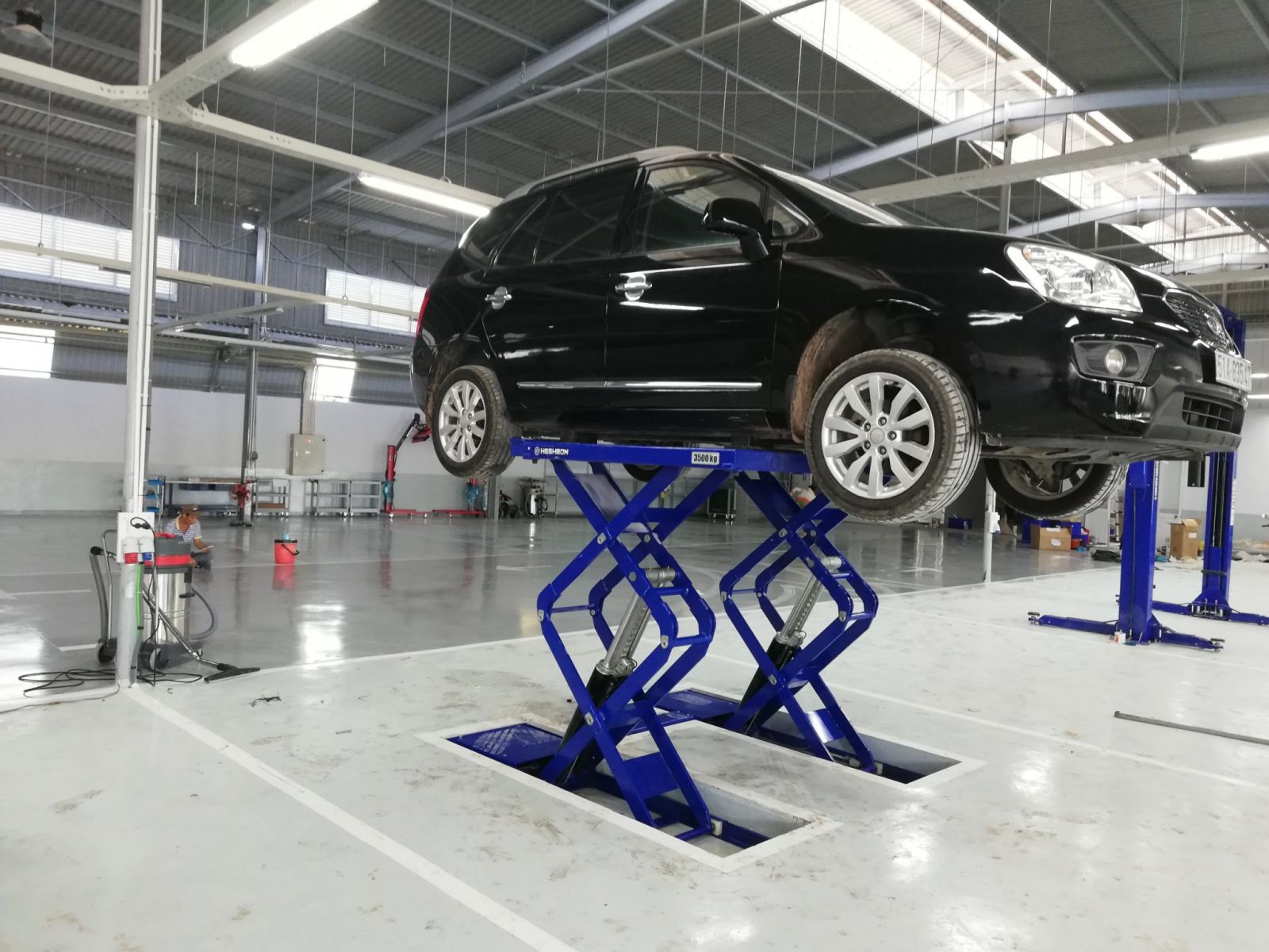 Cầu nâng ô tô cắt kéo HESHBON HL-40D